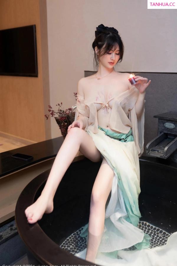 陈诗诗 诗诗 [XiuRen]高清写真图 2024.02.22 No.8128 诗诗kiki 性感美臀第69张图片